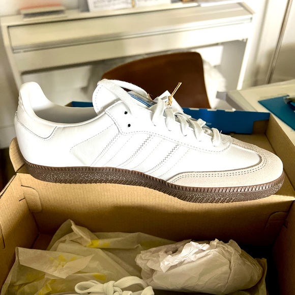 All white Adidas samba. Brand new in box. Size US 9 mens - Picture 1 of 3